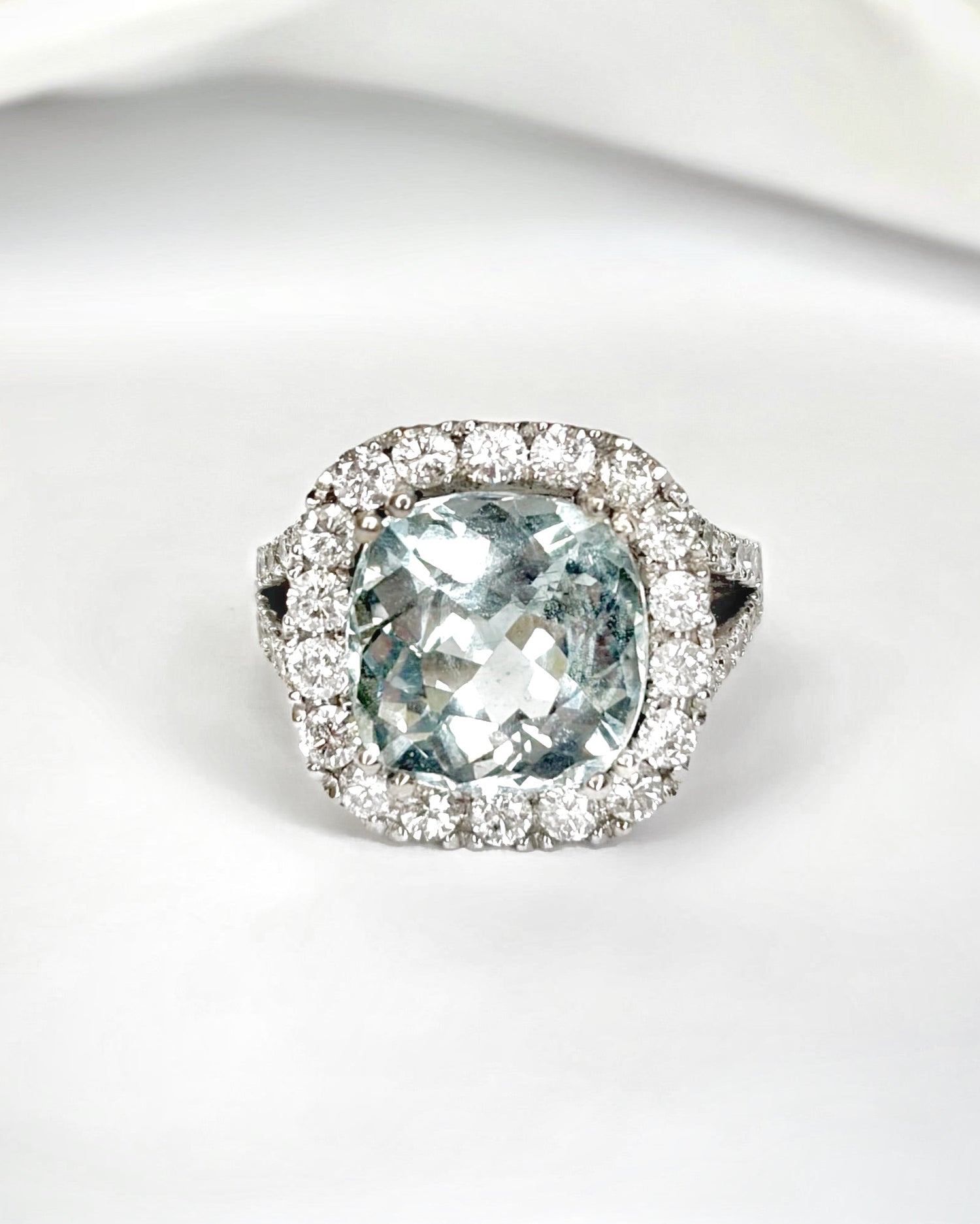 Anillo estilo Art Déco con aguamarina de 6,85 quilates y diamantes de 1 quilate en oro de 10,37 g "Célia"