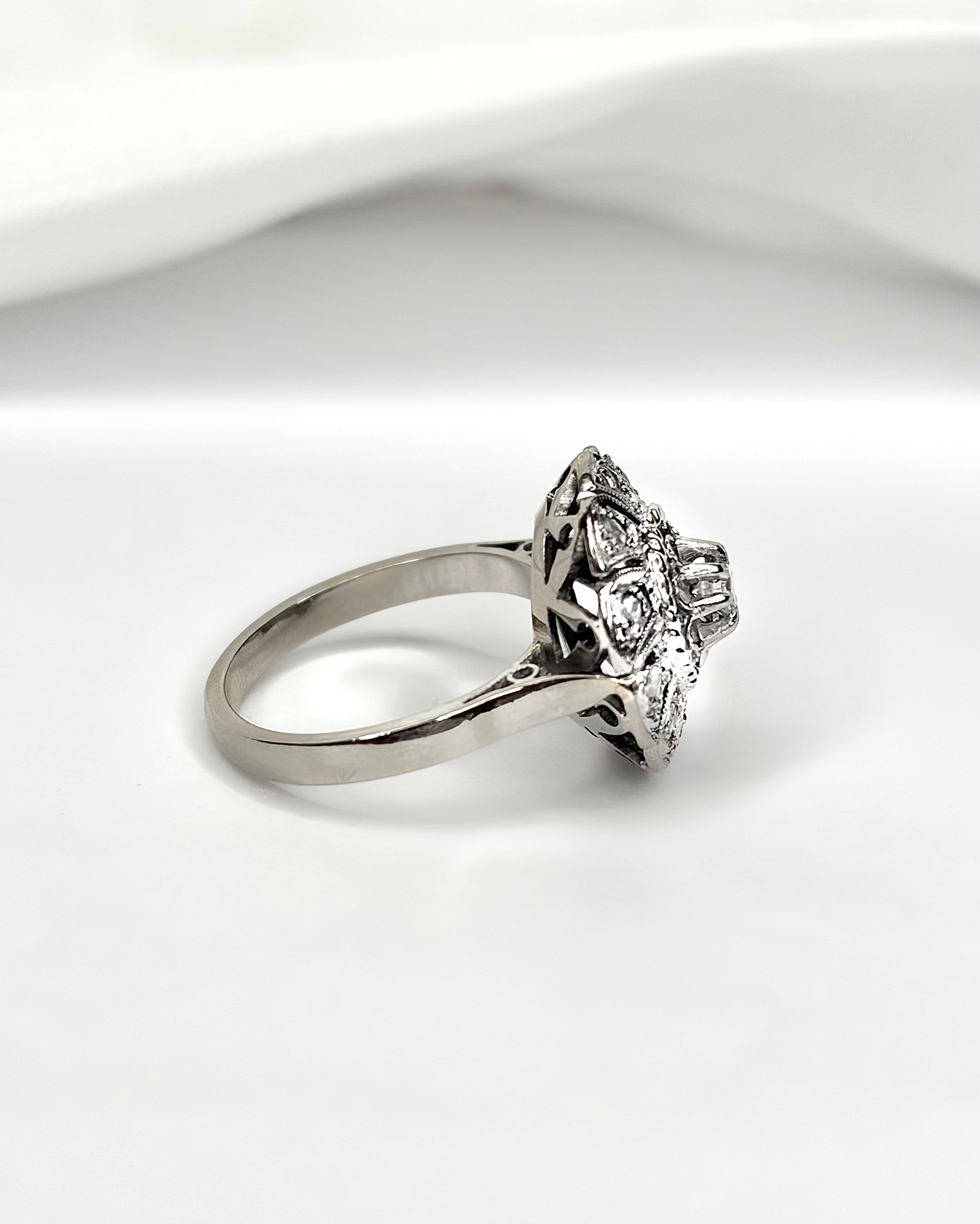 Bague Marguerite Art-Déco Diamants 0.28 carat "Aude"
