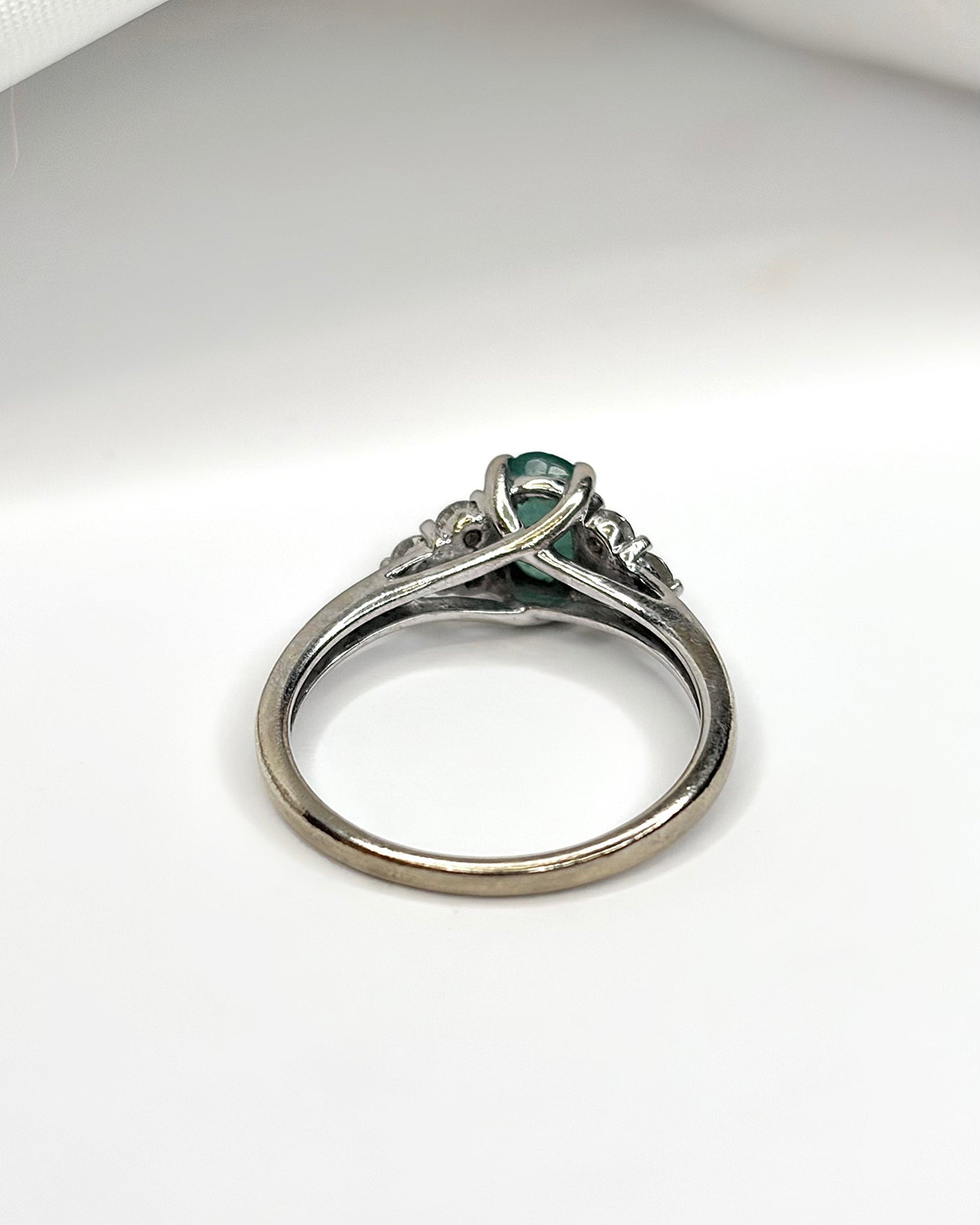Bague Trilogie Émeraude 0.70 carat &amp; Diamants 0.35 carat "Hélène"