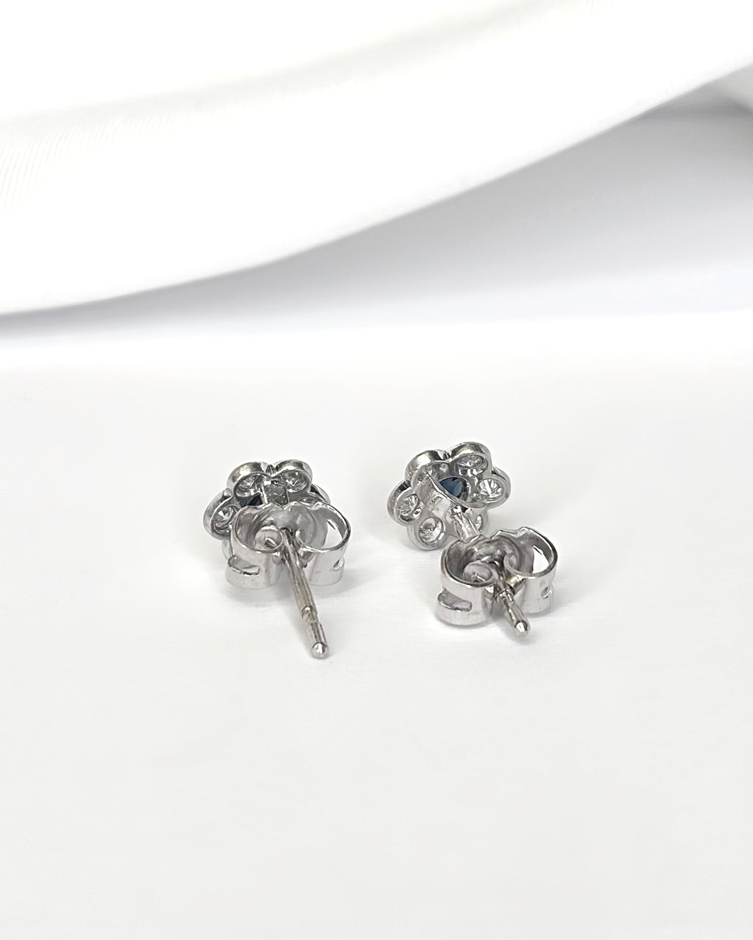 Pendientes Marguerite con zafiros de 0,24 quilates y diamantes de 0,36 quilates "Cristina"