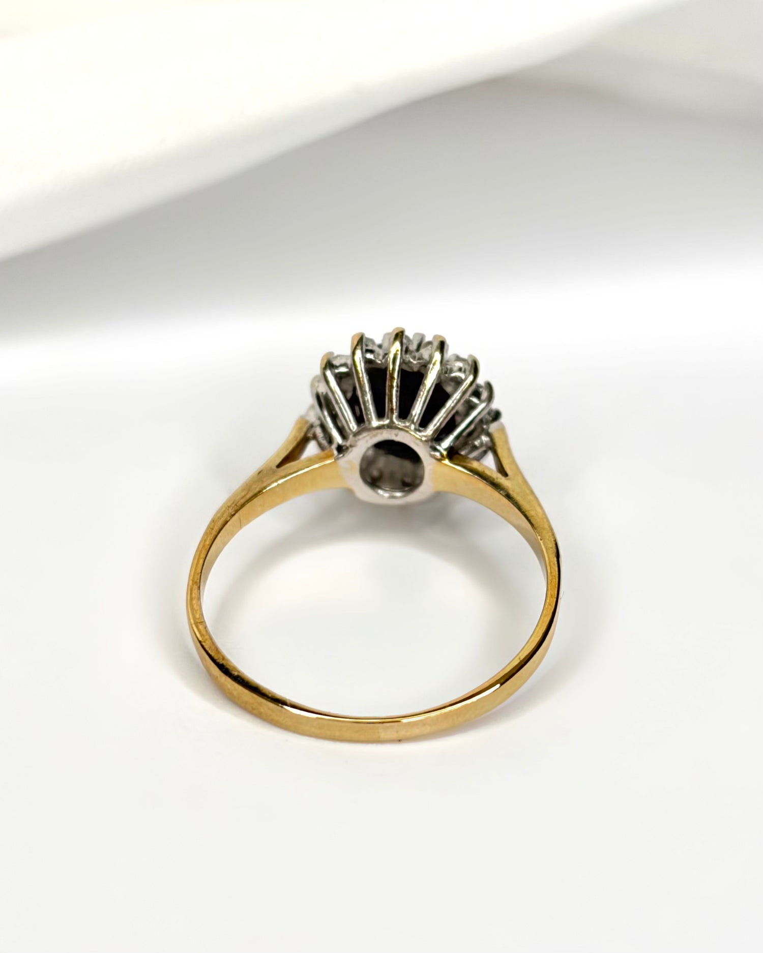 Bague Marguerite Saphir 1.50 carat &amp; Diamants "Gabriella"
