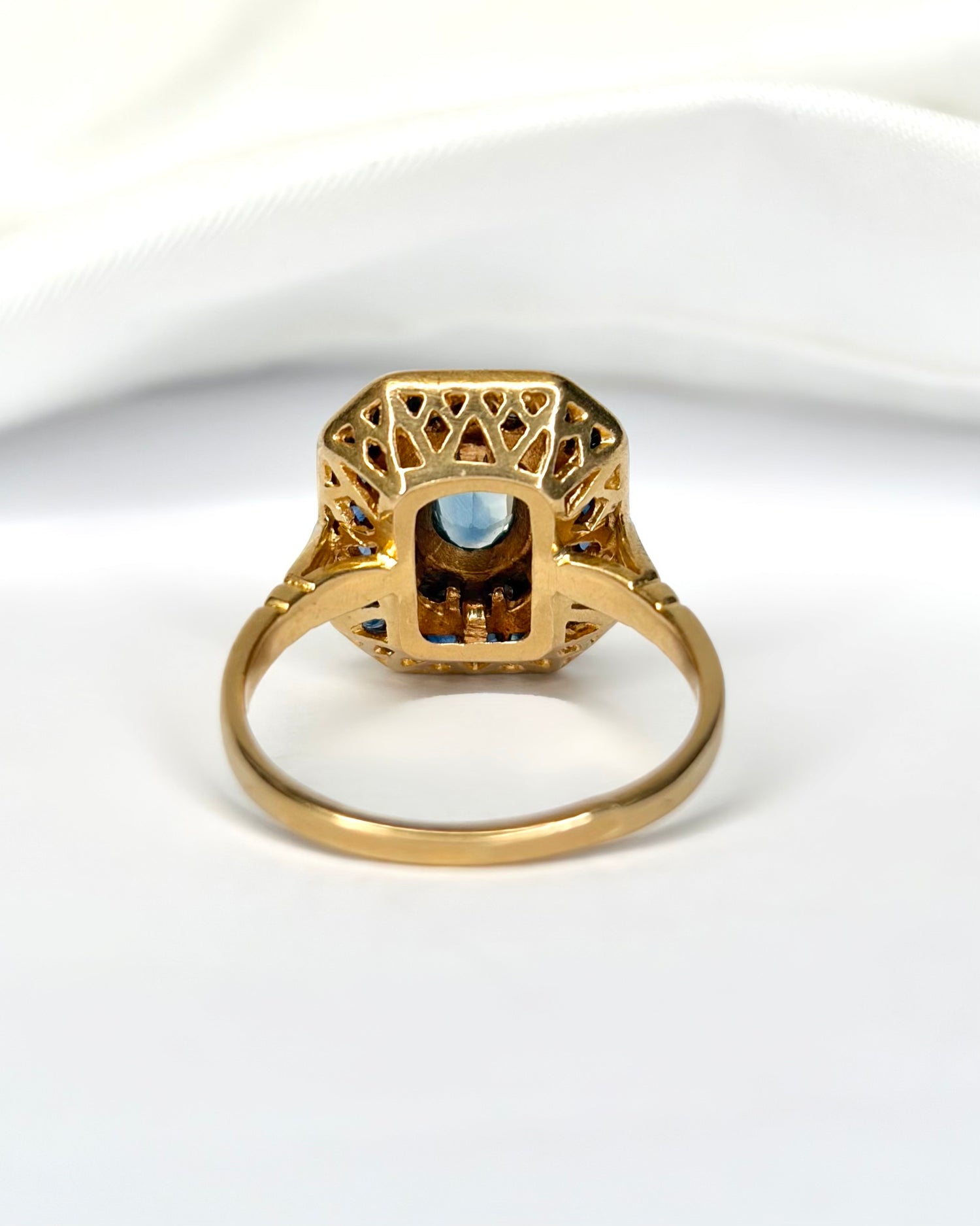 Bague Style Art-Déco Saphirs 1.19 carat, Diamants &amp; Or 5.38g "Louise"