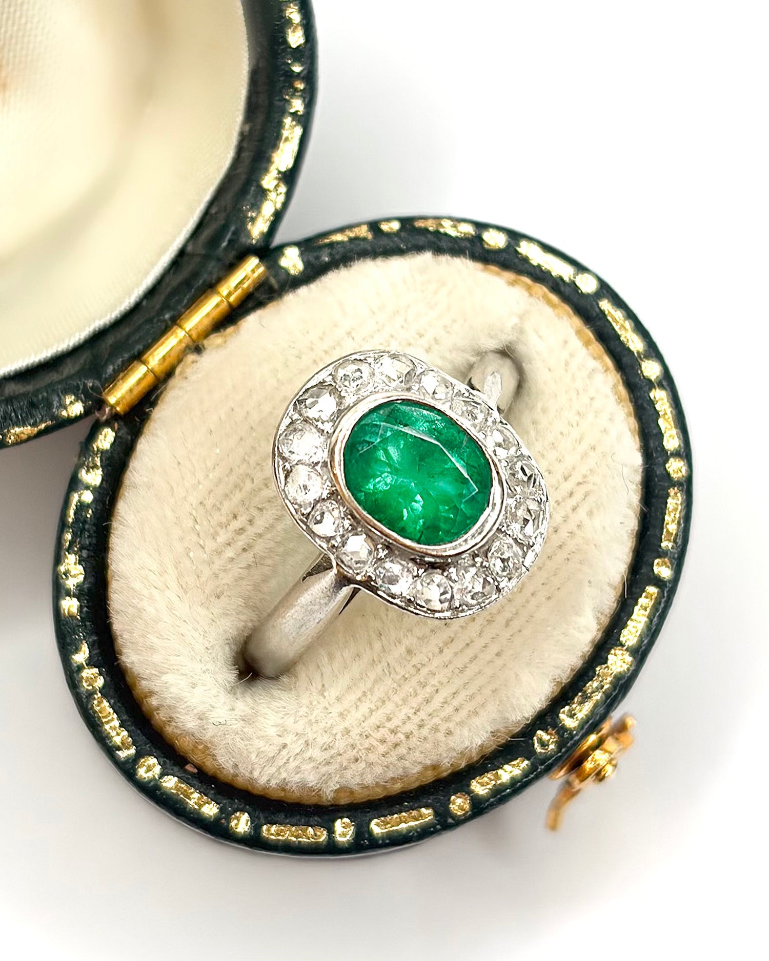 Art Deco Emerald 0.95 Carat &amp; Diamonds 0.20 Carat Ring "Linda"