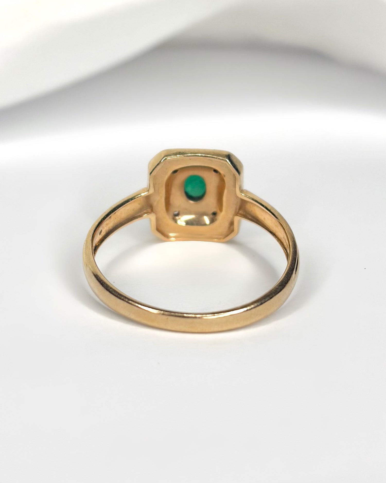 Art Deco Style Emerald &amp; Diamond Ring "Roberta"