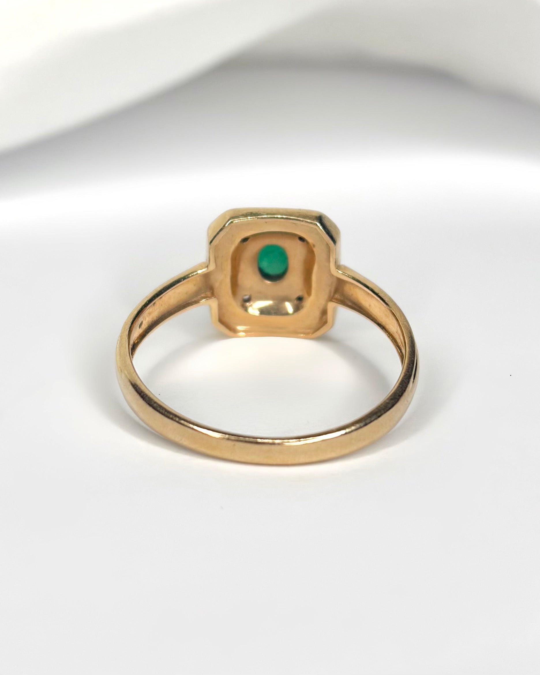 Art Deco Style Emerald &amp; Diamond Ring "Roberta"