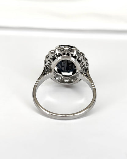 Marguerite Sapphire Ring 4.60 Carats, Diamonds 0.72 Carat &amp; Platinum 6.64g "Lynda"