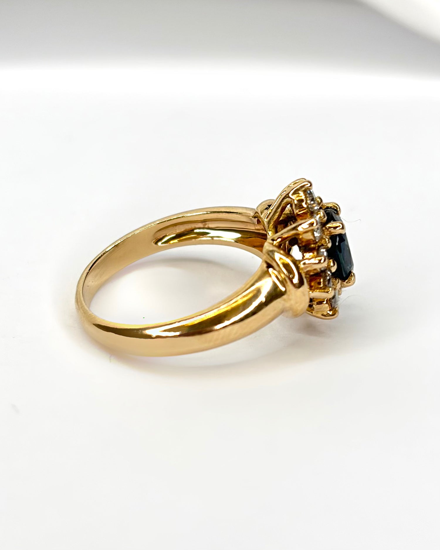 Bague Marguerite Saphir 0.72 carat, Diamants 0.20 carat &amp; 4.34g "Elena"