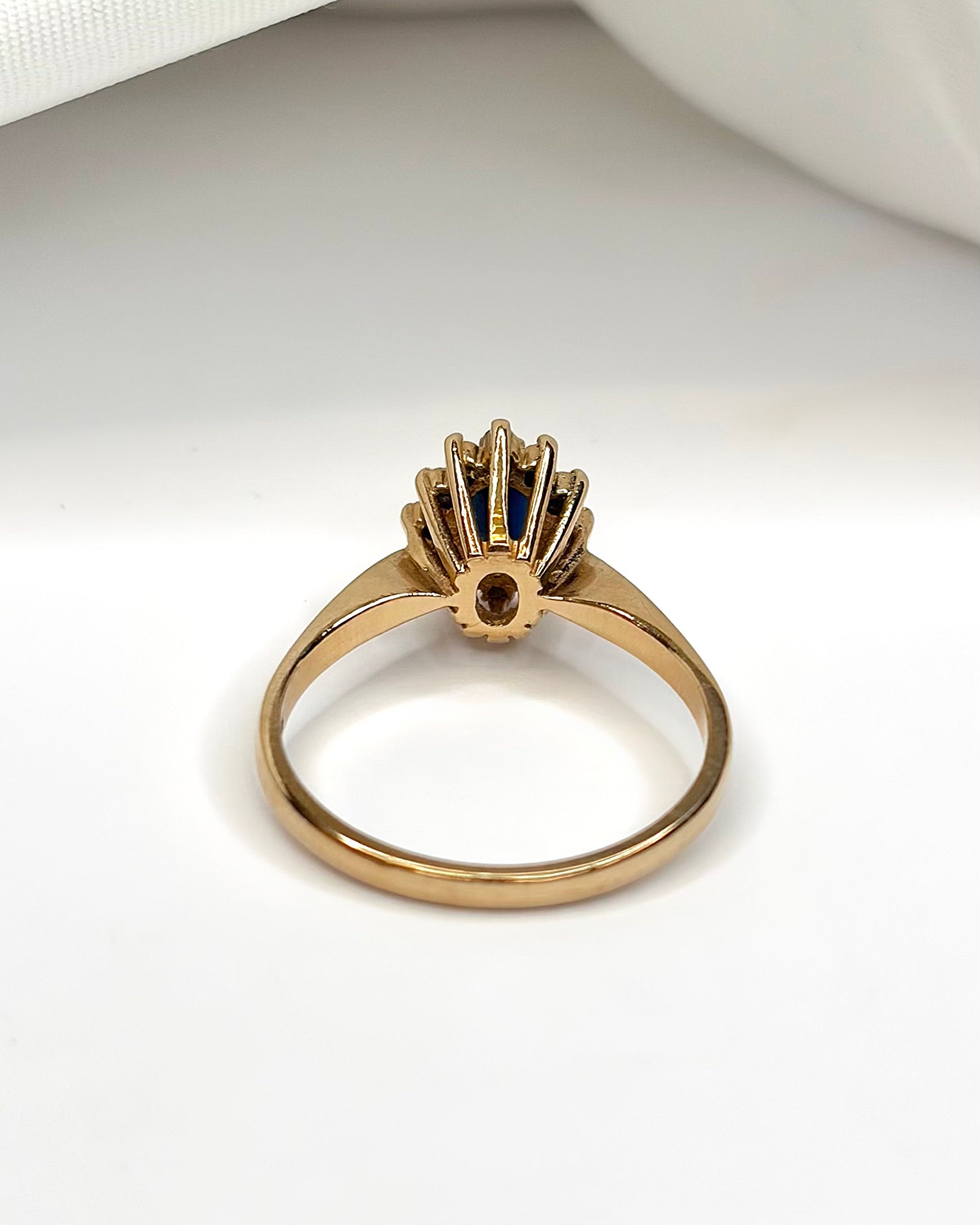 Bague Marguerite Saphir 0.45 carat &amp; 12 Diamants "Lisie"