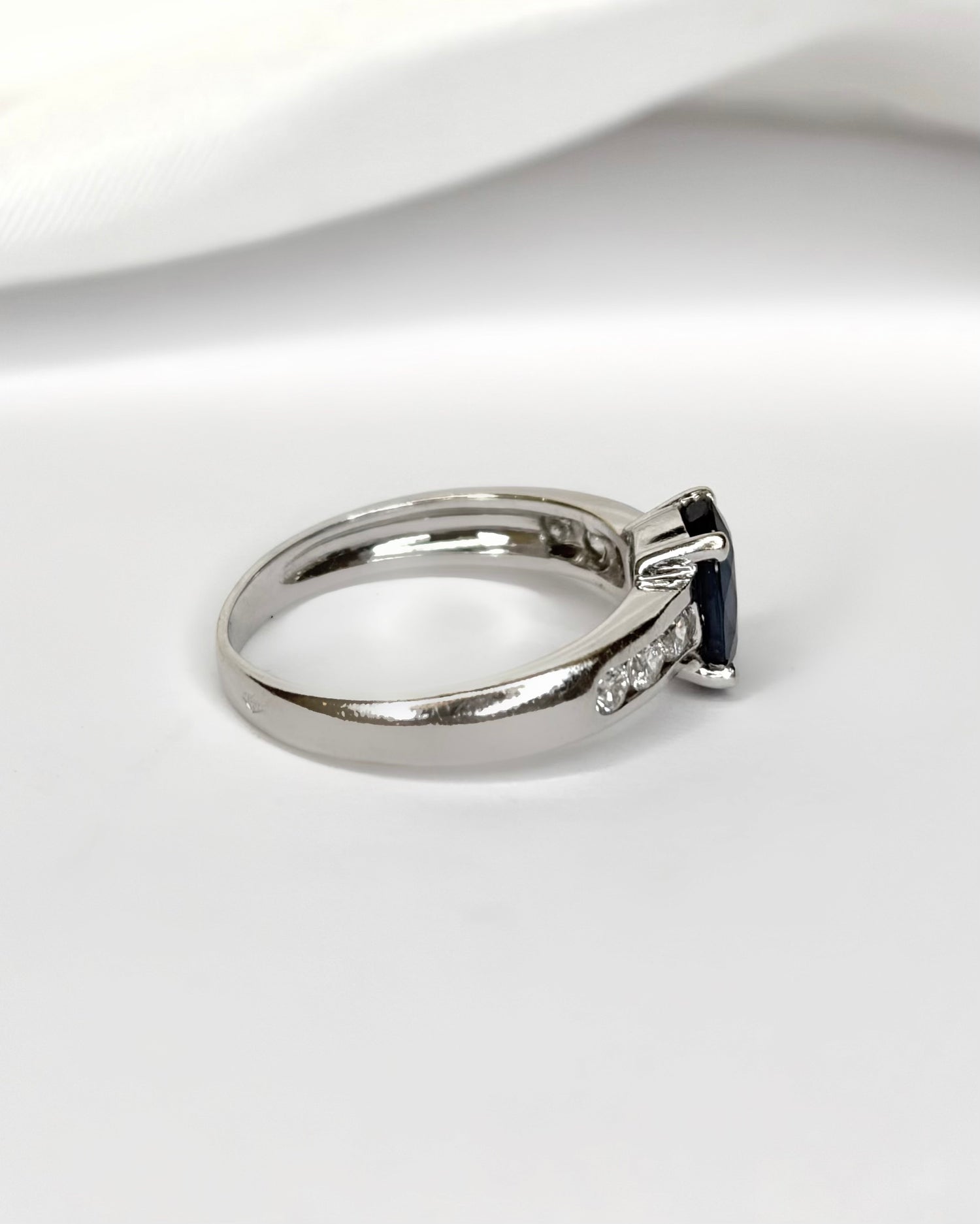 Solitaire Sapphire 1 Carat &amp; Diamonds Ring "Gina"