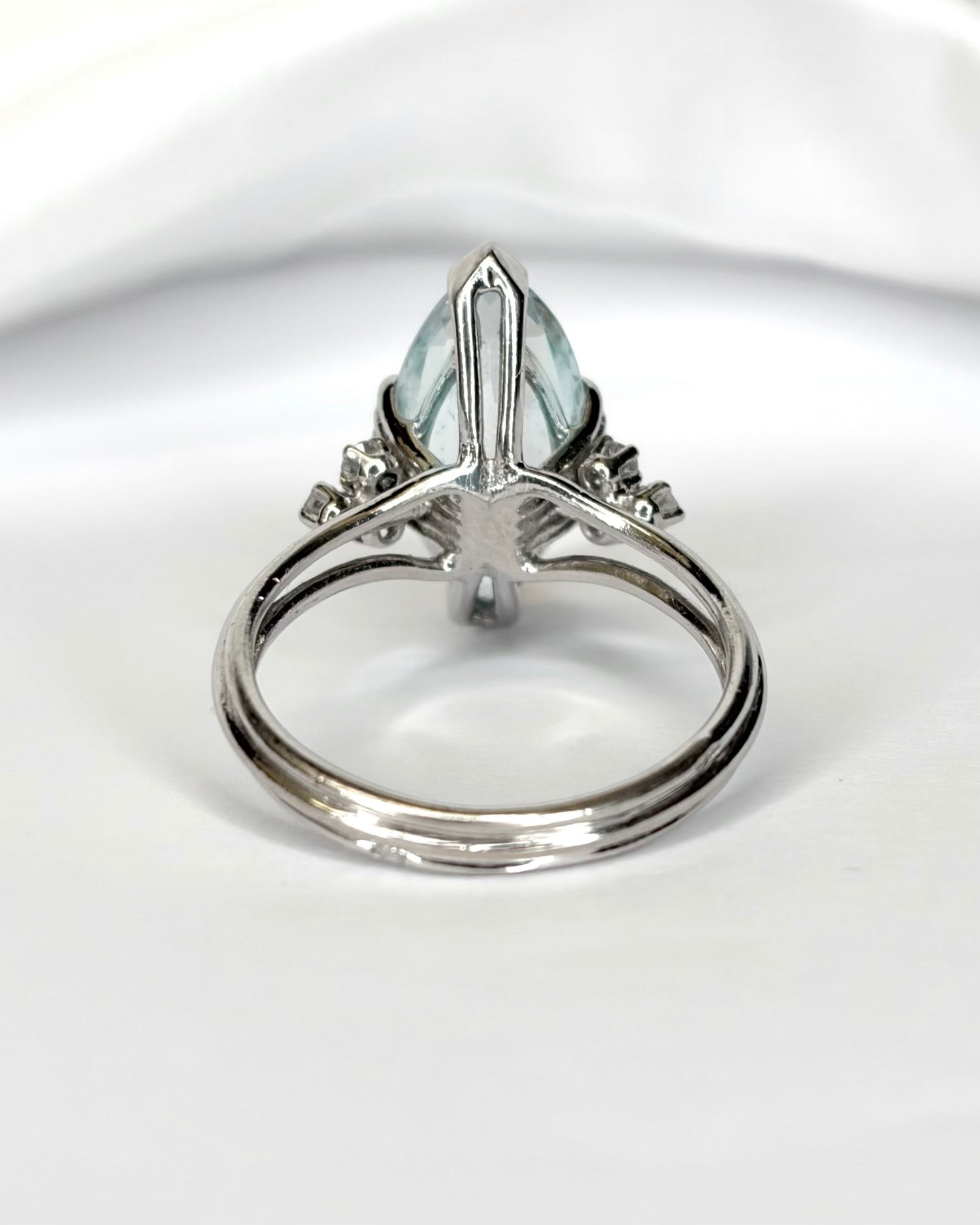 Bague Marquise Aigue-Marine 3.40 carats, Diamants &amp; Or 4,61 g "Eden"