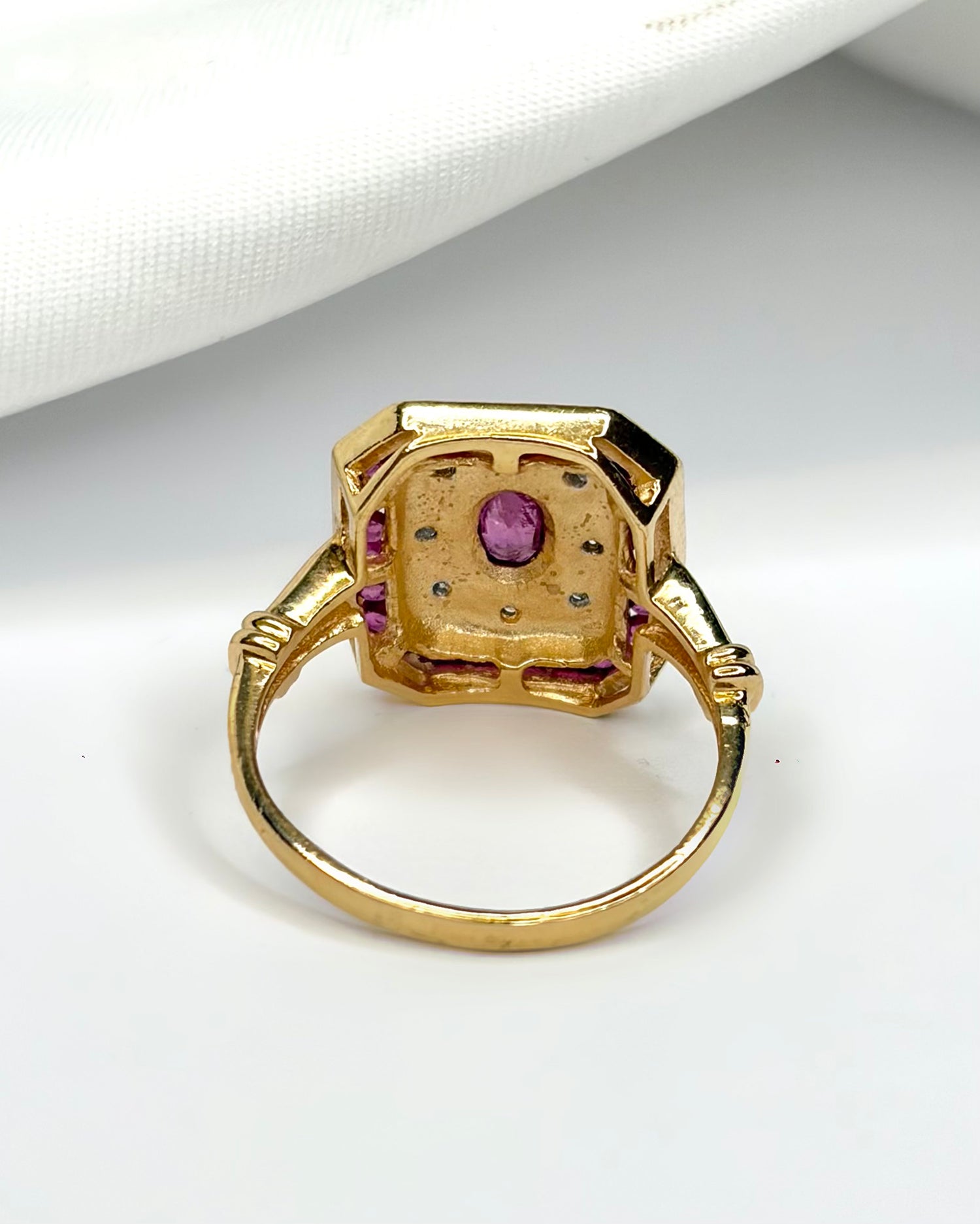 Bague Art-Déco Rubis 0.70 carat &amp; 8 Diamants "Céleste"