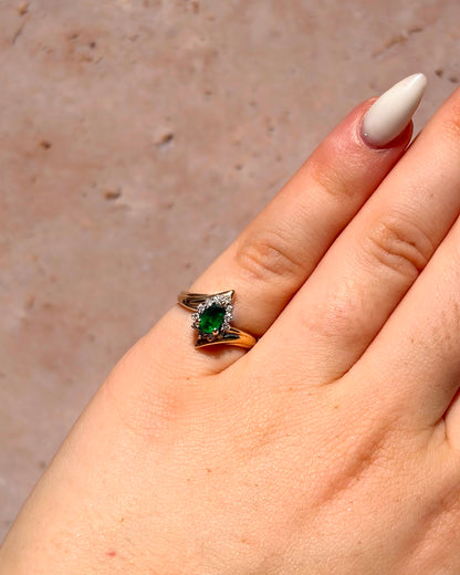 Bague Marguerite Émeraude 0.65 carat &amp; Diamants "Iris"