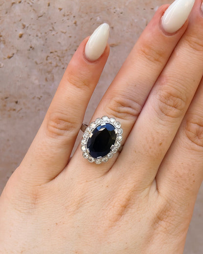 Marguerite Sapphire Ring 4.60 Carats, Diamonds 0.72 Carat &amp; Platinum 6.64g "Lynda"