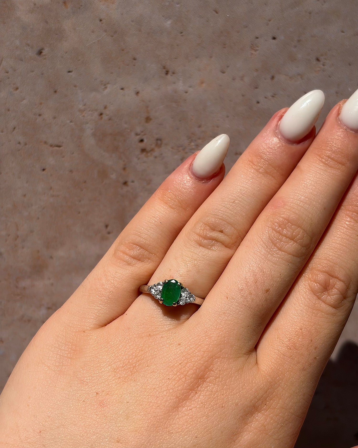 Bague Trilogie Émeraude 0.70 carat &amp; Diamants 0.35 carat "Hélène"