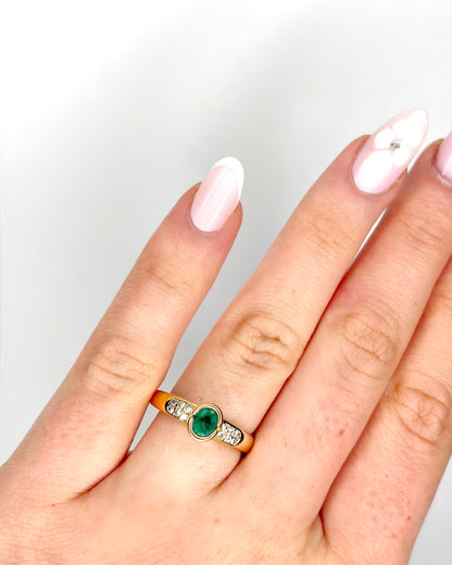 Bague Jonc Solitaire Émeraude 0.70 carat &amp; Diamants "Victoria" - Elliade Paris