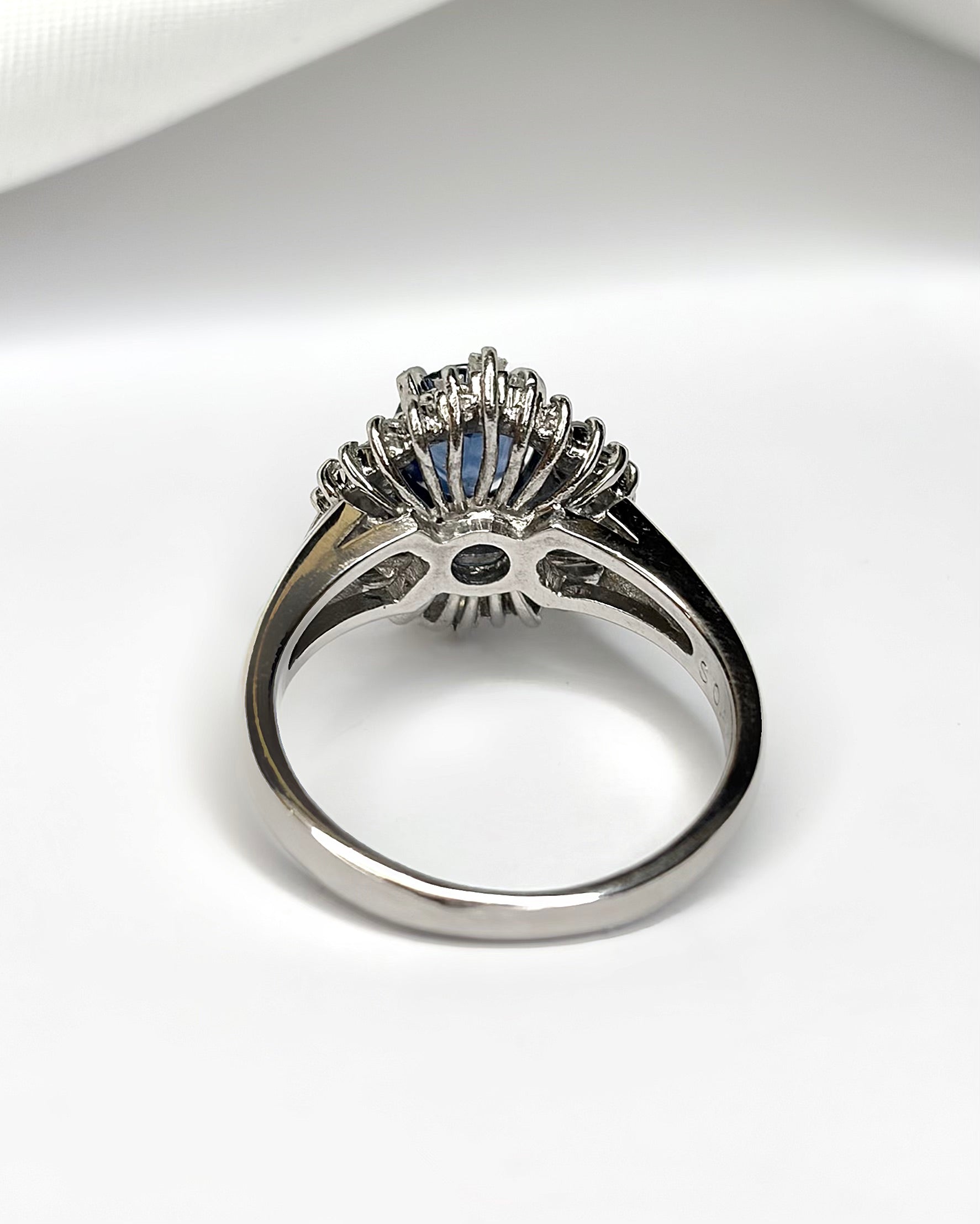 Bague Marguerite Saphir 0.85 carat &amp; Diamants 0.45 carat "Fanny"