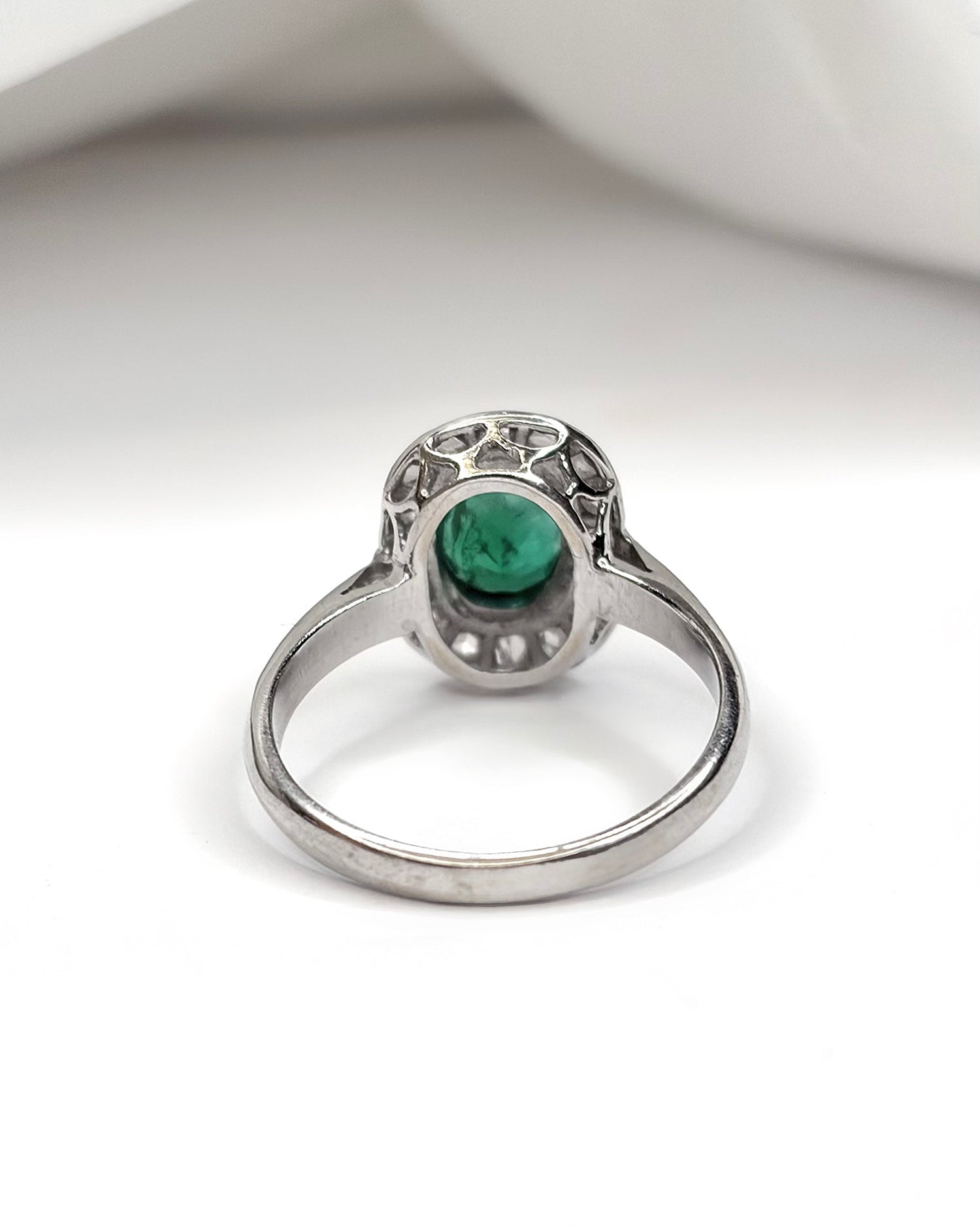 Art Deco Emerald 0.95 Carat &amp; Diamonds 0.20 Carat Ring "Linda"