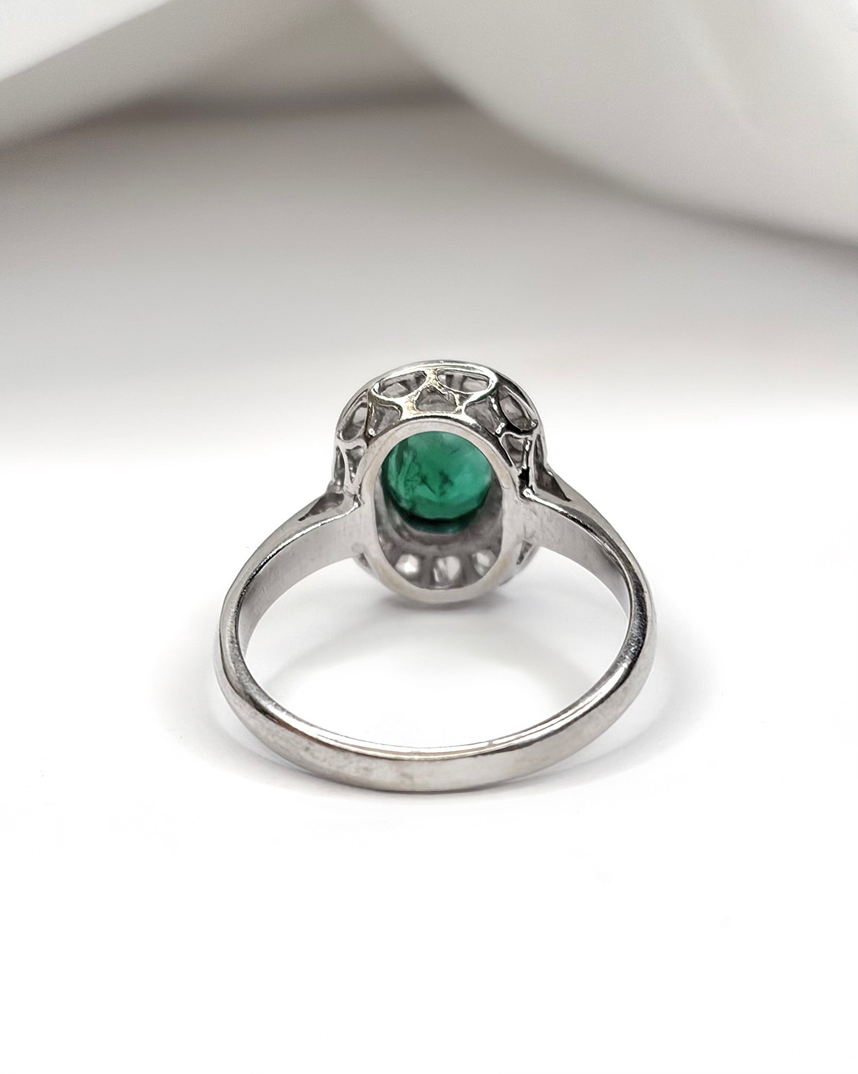 Art Deco Emerald 0.95 Carat &amp; Diamonds 0.20 Carat Ring "Linda"