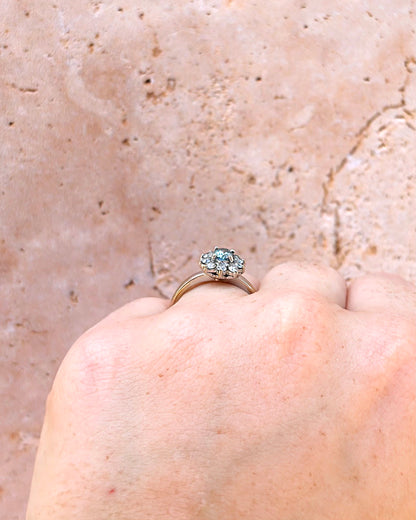 Anillo Marguerite Aguamarina 0,40 quilates y Diamantes 0,30 quilates "Dehlia"
