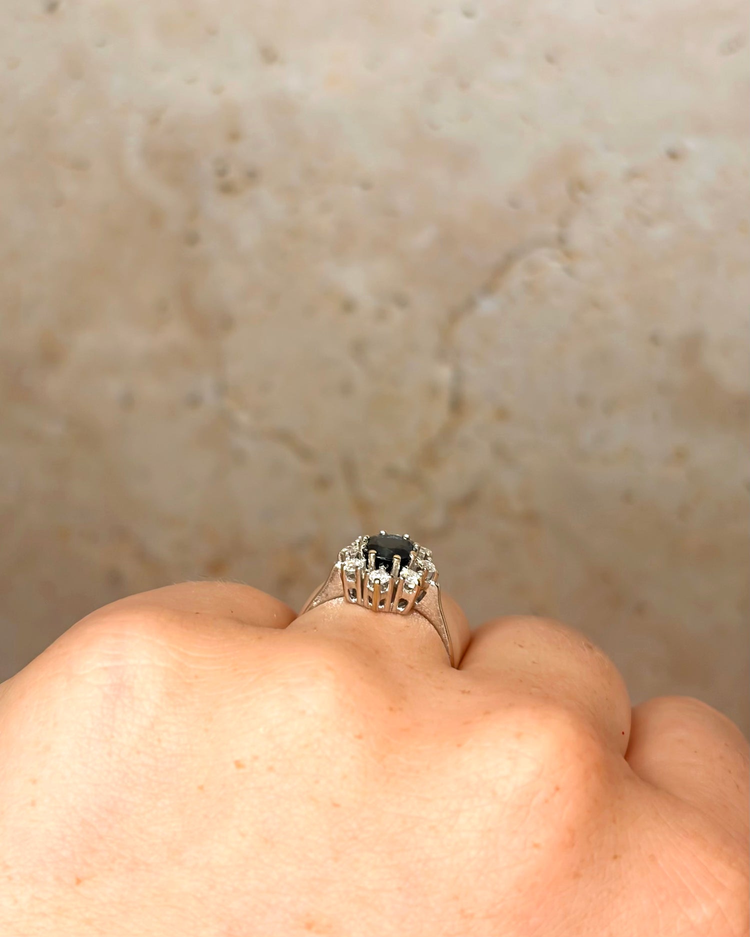 Anillo Marguerite Zafiro 1.10 quilates y diamantes "Léa"