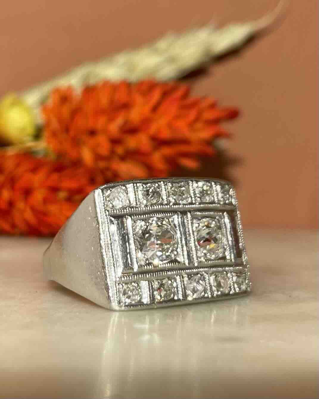 Anillo de diamantes Art Déco del período "Kenadie"