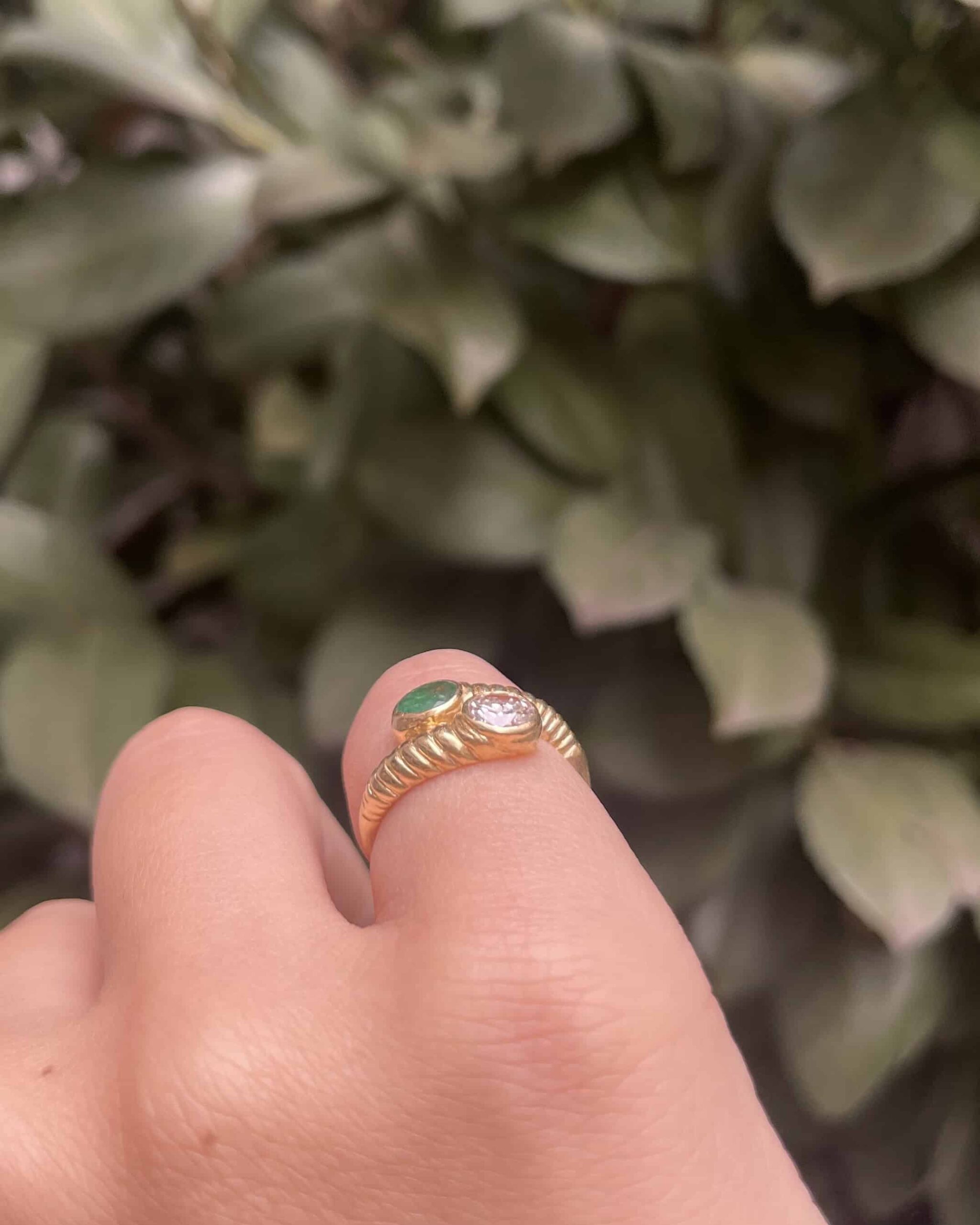 Anillo "You &amp;amp; Me" con Esmeralda y Diamantes de 0,40 quilates "Sierra"