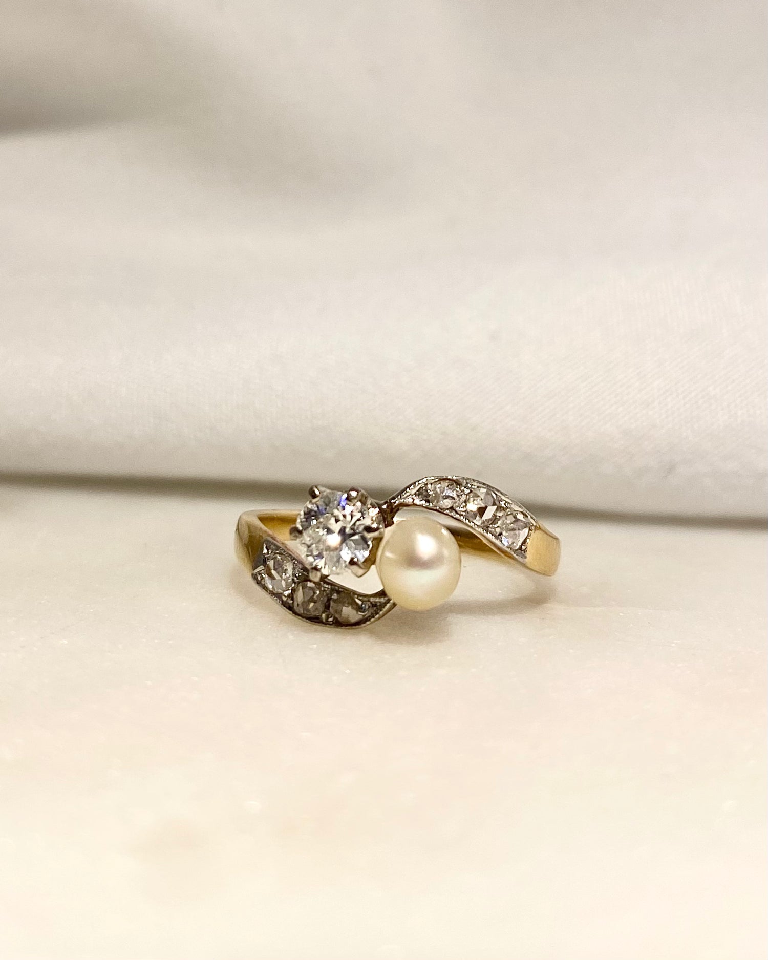 Bague Art-déco Toi &amp; Moi Perle &amp; Diamants 0.45 carat &quot;Prunelle&quot;