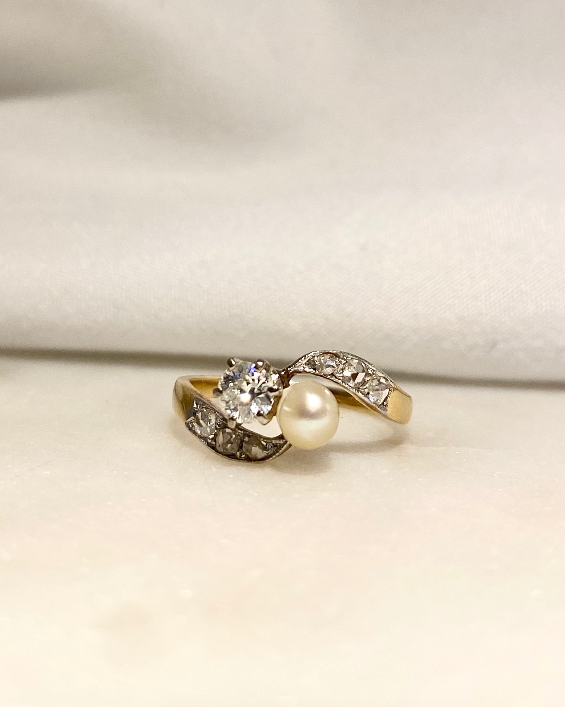 Bague Art-déco Toi &amp; Moi Perle &amp; Diamants 0.45 carat "Prunelle"