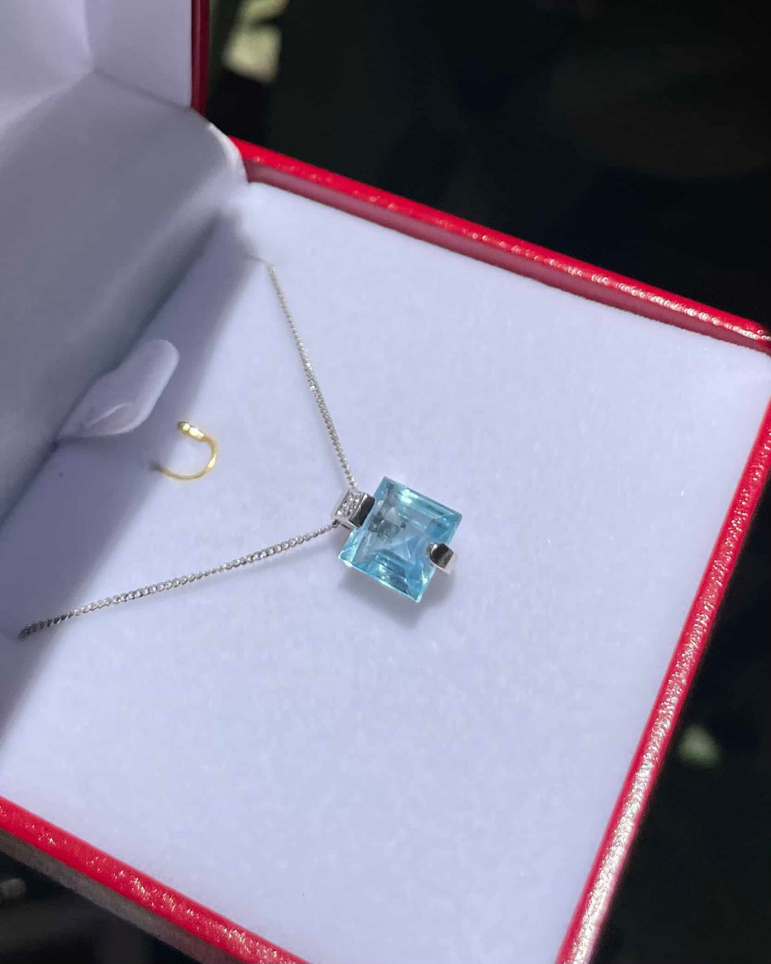 Collier Topaze 2.80 carats et Diamant &quot;Zanielle&quot;