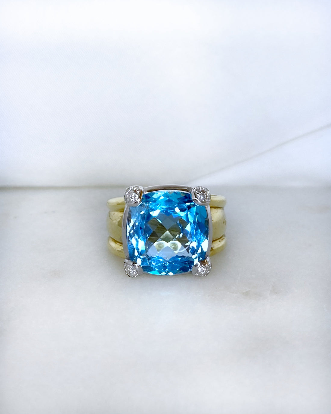 Bague Topaze 8.20 carats, Diamants &amp; Or 11,9g &quot;Nevada &quot;