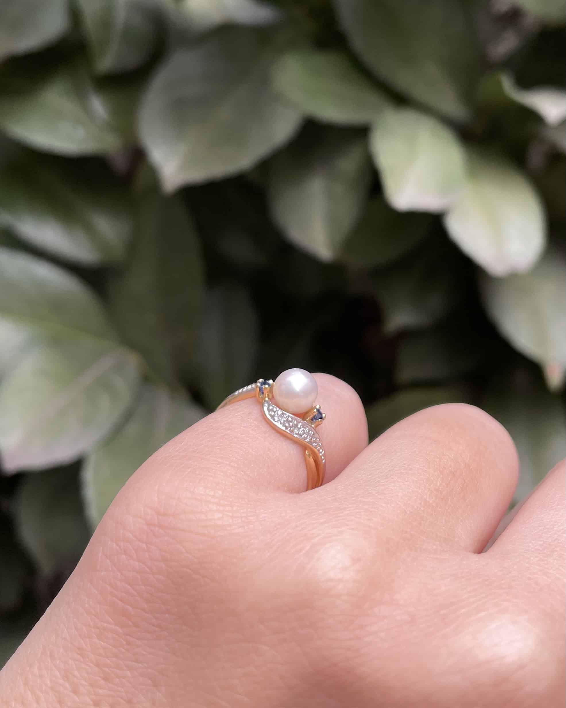 Bague Trilogie Tourbillon Perle, Saphirs &amp; Diamants "Camille" - Elliade Paris