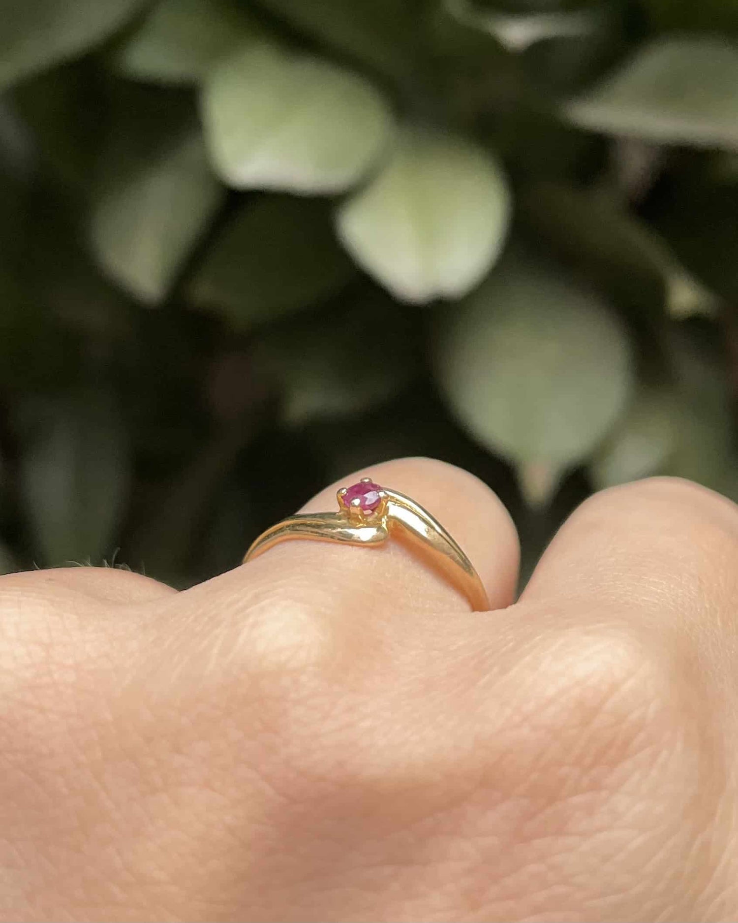 Bague Tourbillon Rubis 0.12 carat &quot;Genevieve&quot;