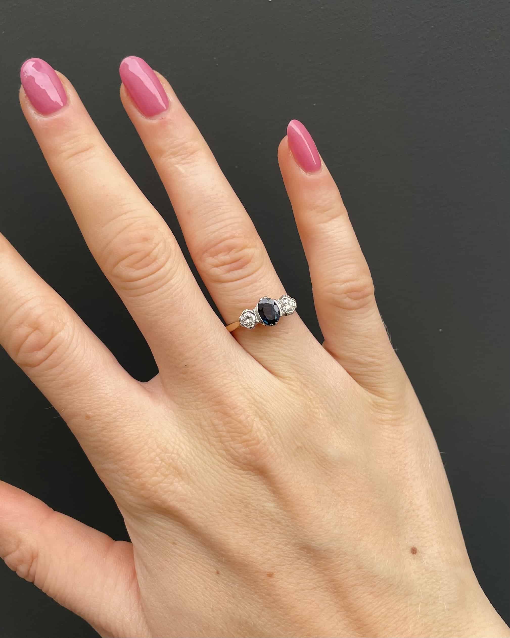 Bague Trilogie Saphir 1.10 carat &amp; Diamants 0.30 carat "Oriana"