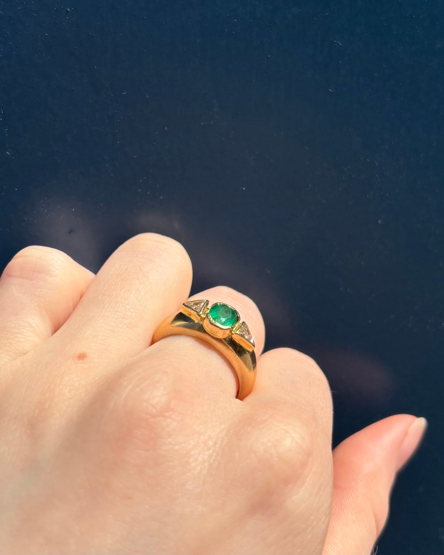 Bague Jonc Emeraude 0.70 Carat &amp; Diamants Troïda &quot;Inara&quot;