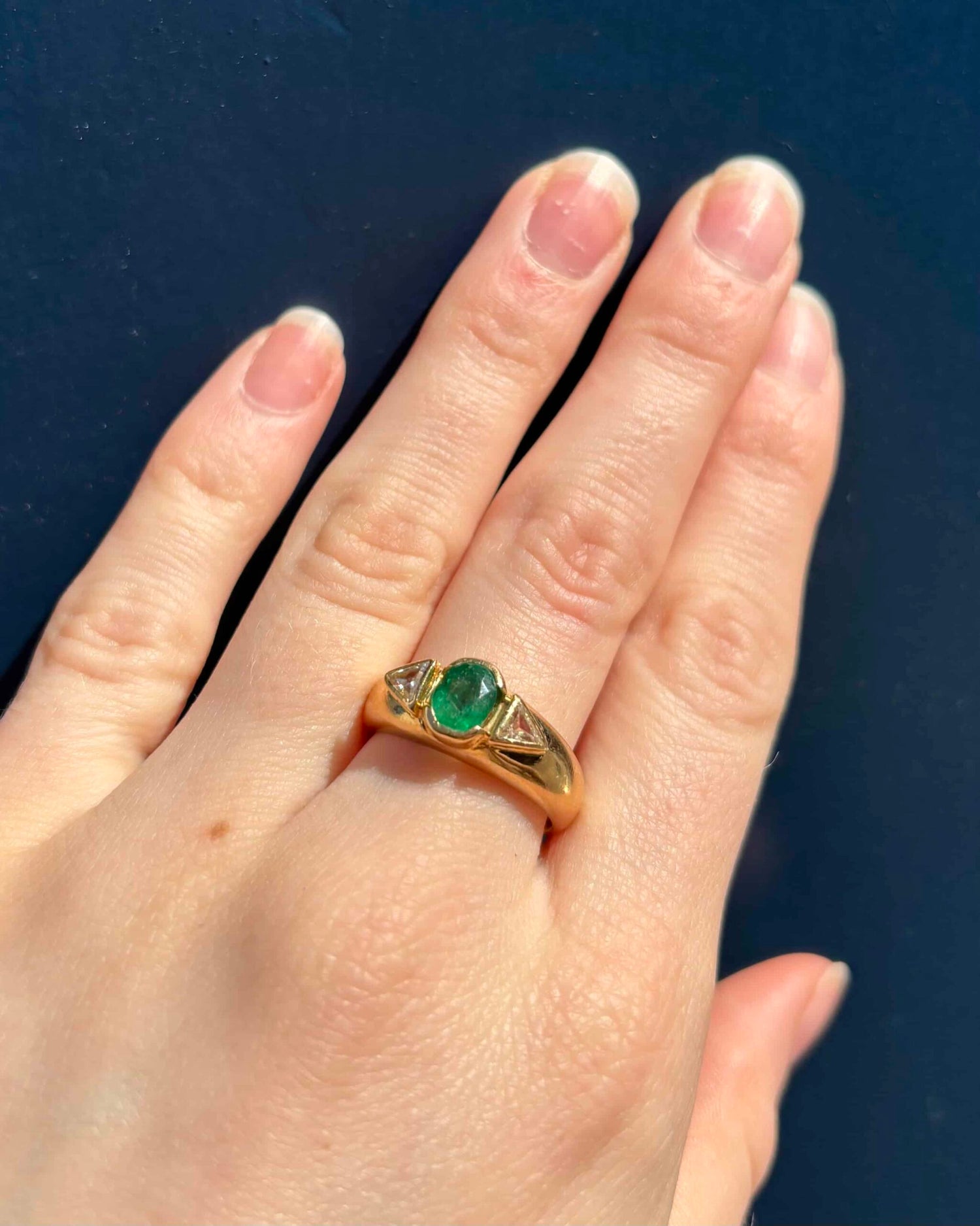 Bague Jonc Emeraude 0.70 Carat &amp; Diamants Troïda &quot;Inara&quot;