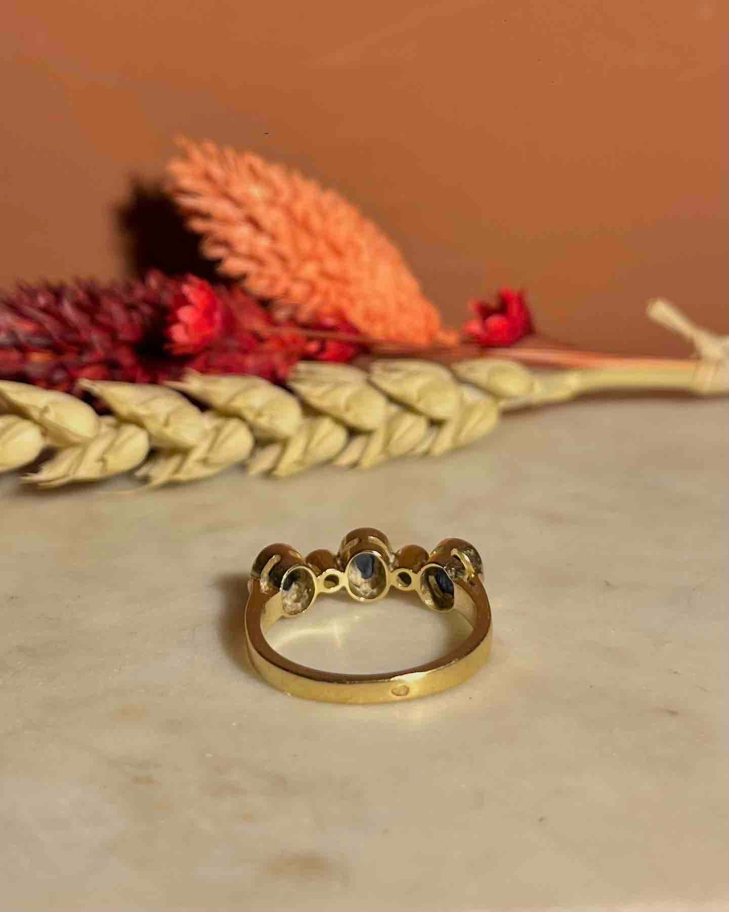 Bague vintage Trilogie Saphirs et diamants "Cheryl"