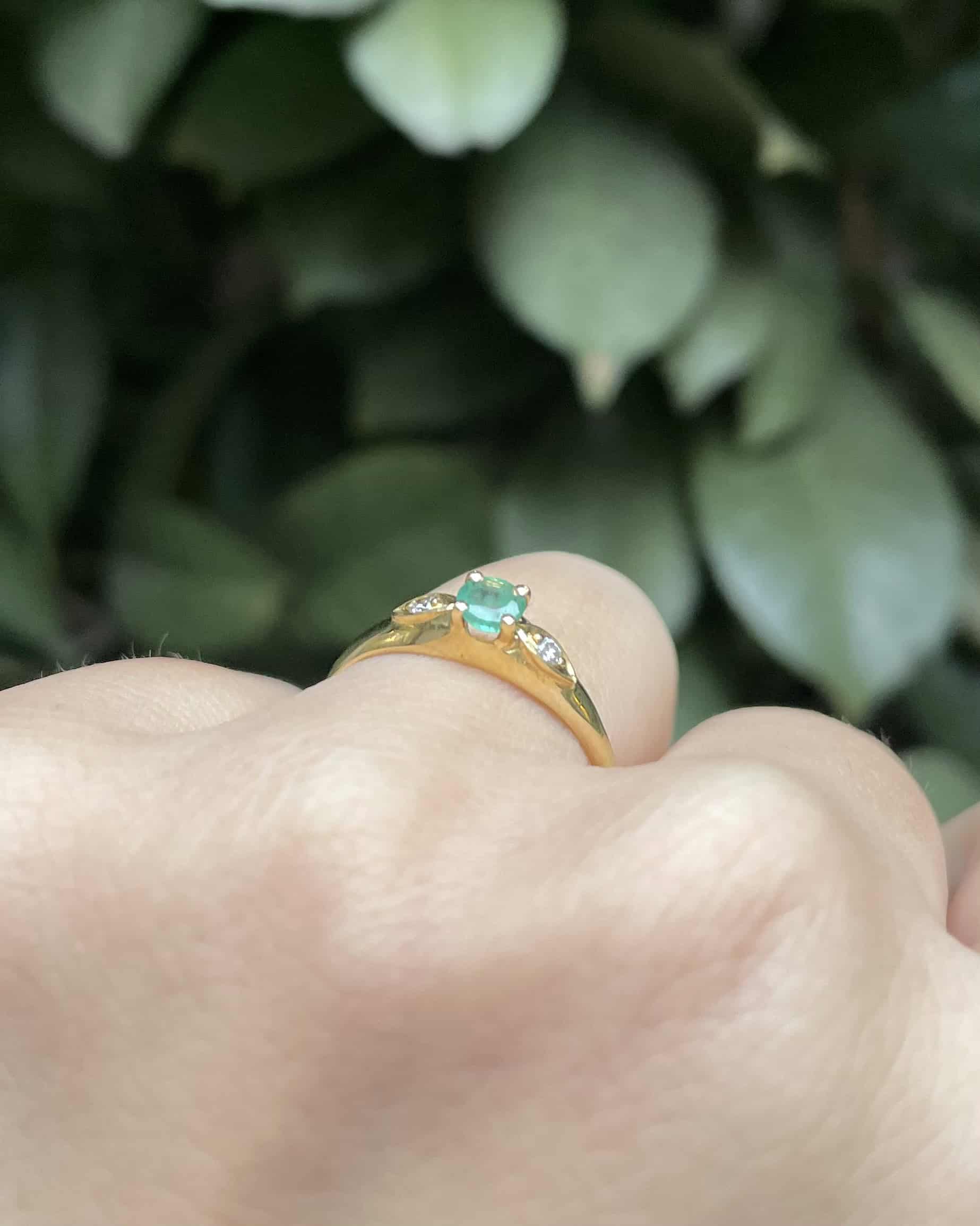 Bague Trilogie Emeraude &amp; Diamants "Amari" - Elliade Paris