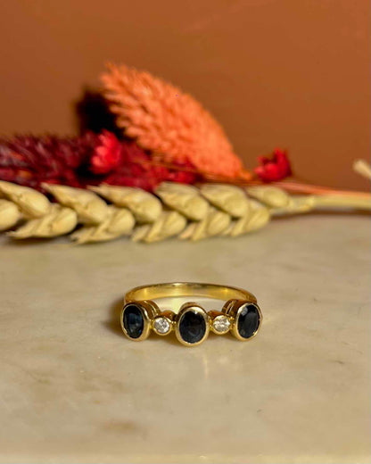 Bague vintage Trilogie Saphirs et diamants &quot;Cheryl&quot;