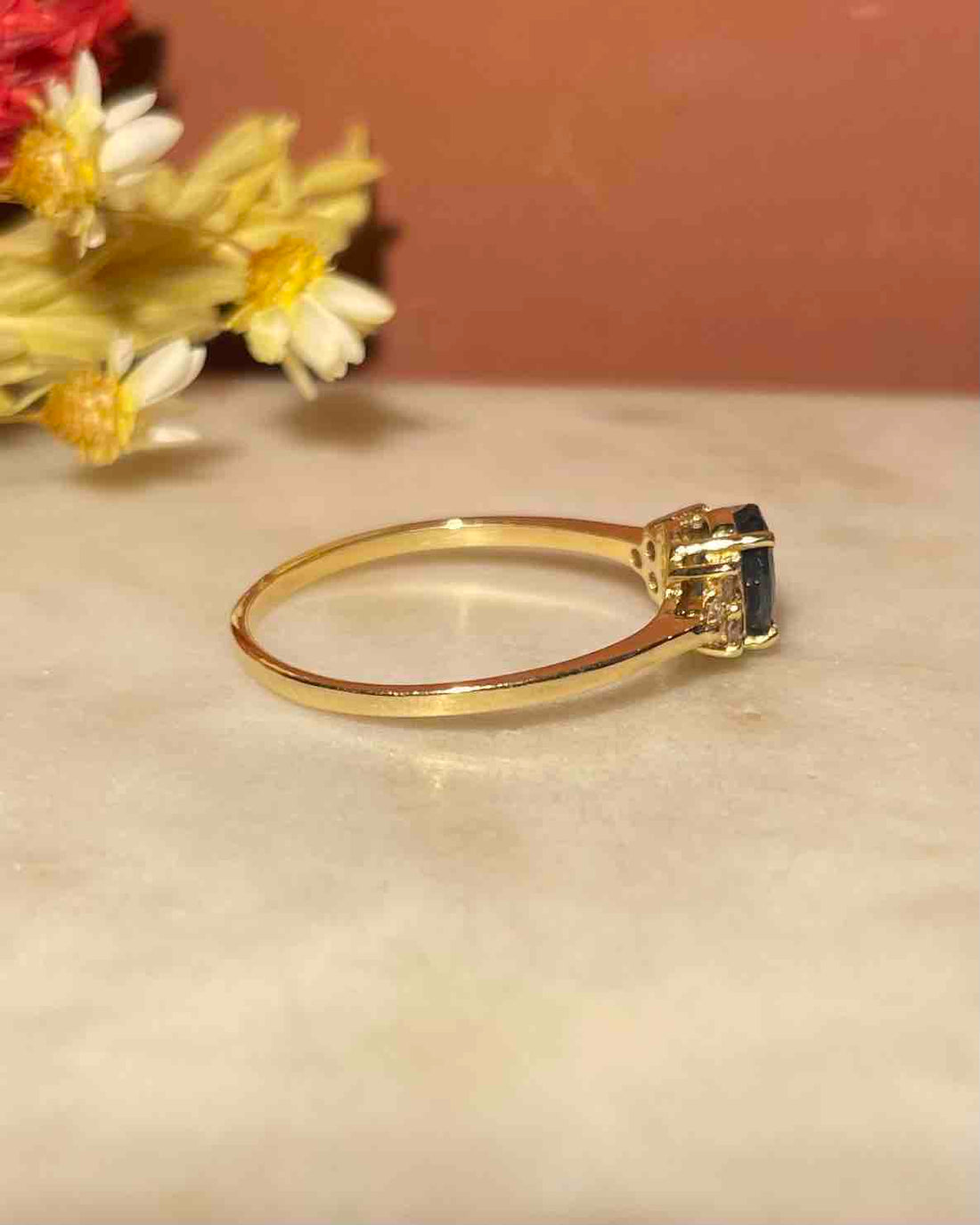 Bague Trilogie Saphir 0.70 carat &amp; 6 Diamants &quot;Jayda&quot;