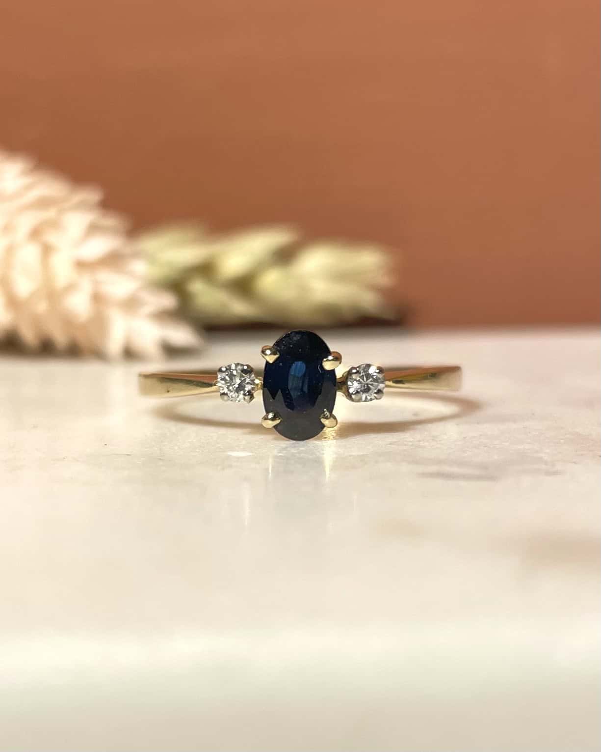 Bague Trilogie Saphir 0.60 carat &amp; Diamants "Lucile" - Elliade Paris