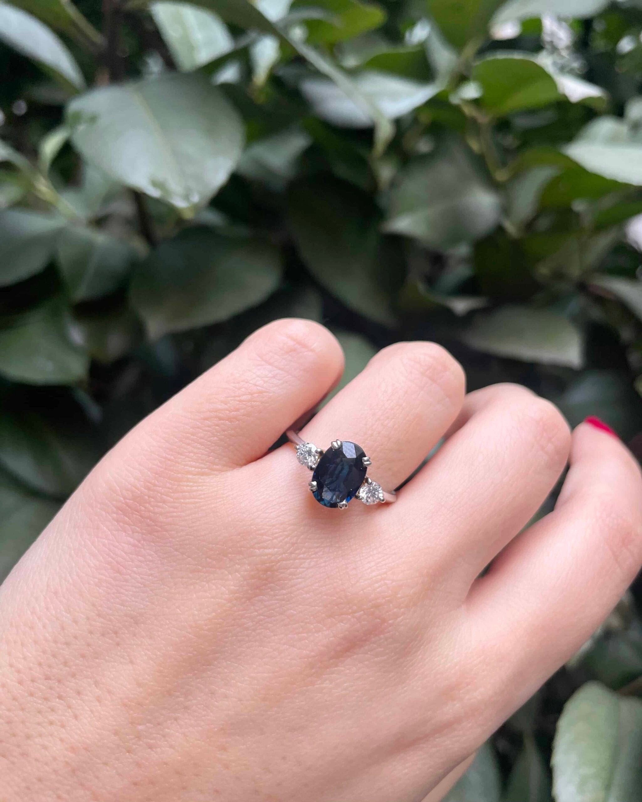 Bague Trilogie Saphir 2.35 carats &amp; Diamants "Auriane" - Elliade Paris