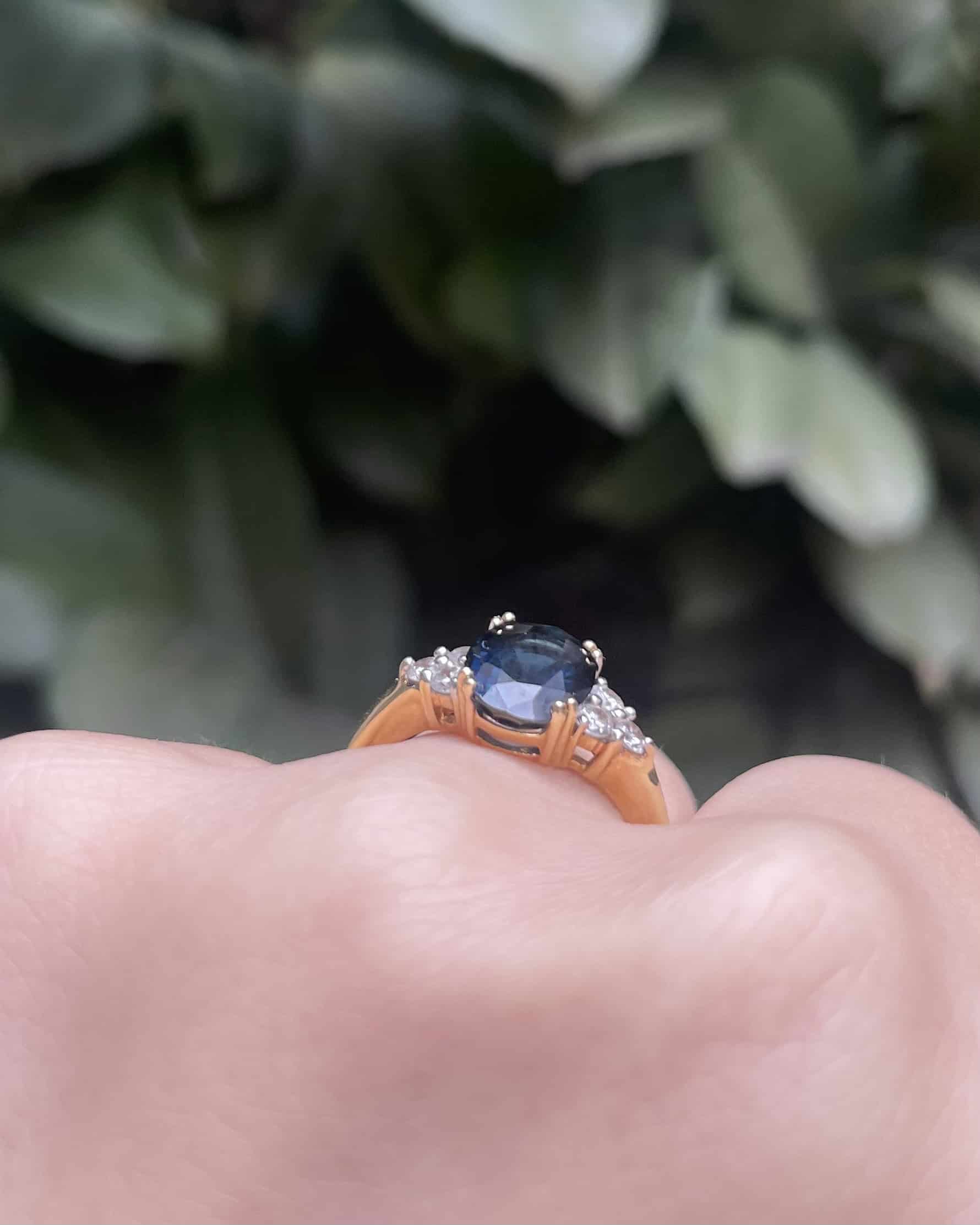 Bague Trilogie Saphir 2.40 carats &amp; 6 Diamants "Margaret"