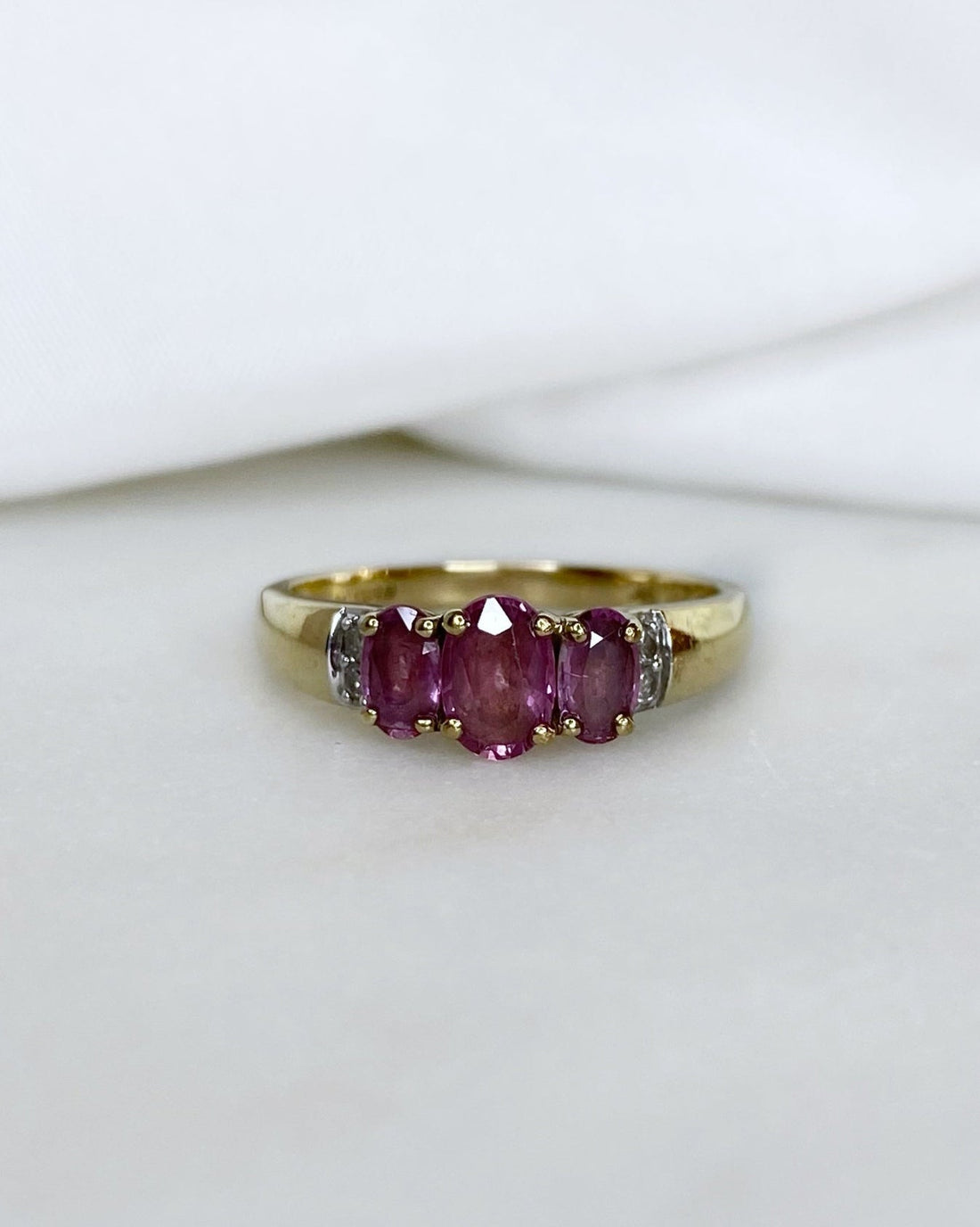 Trilogie Saphir Rose 1.30 carat &amp; Diamants &quot;Ilya&quot; - Elliade Paris