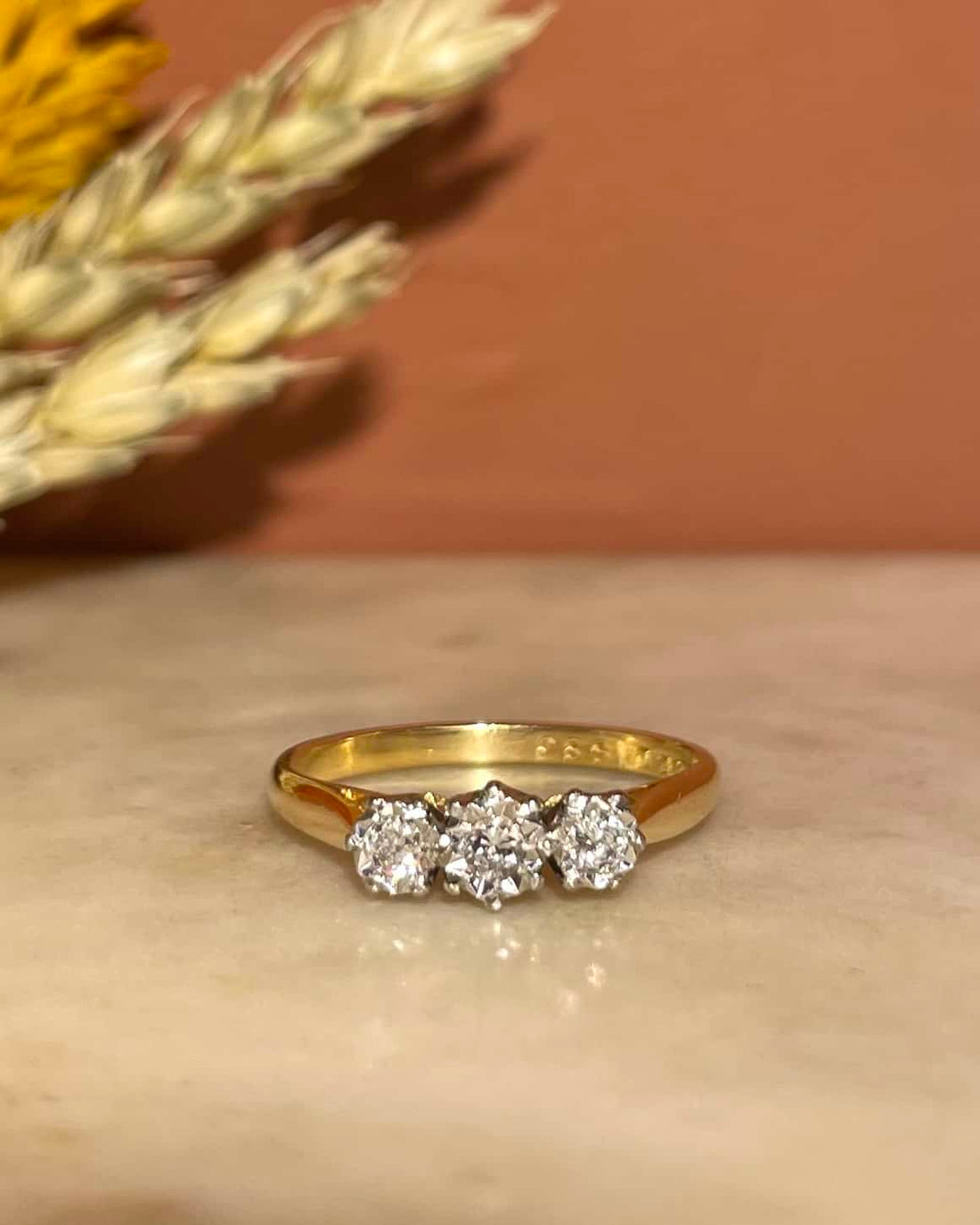Anillo de trilogía de diamantes &quot;Joarah&quot;