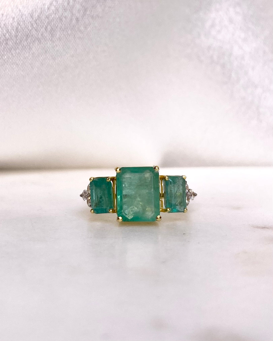 Bague Trilogie Emeraudes 3.10 carats &amp; Diamants &quot;Hortensia&quot;
