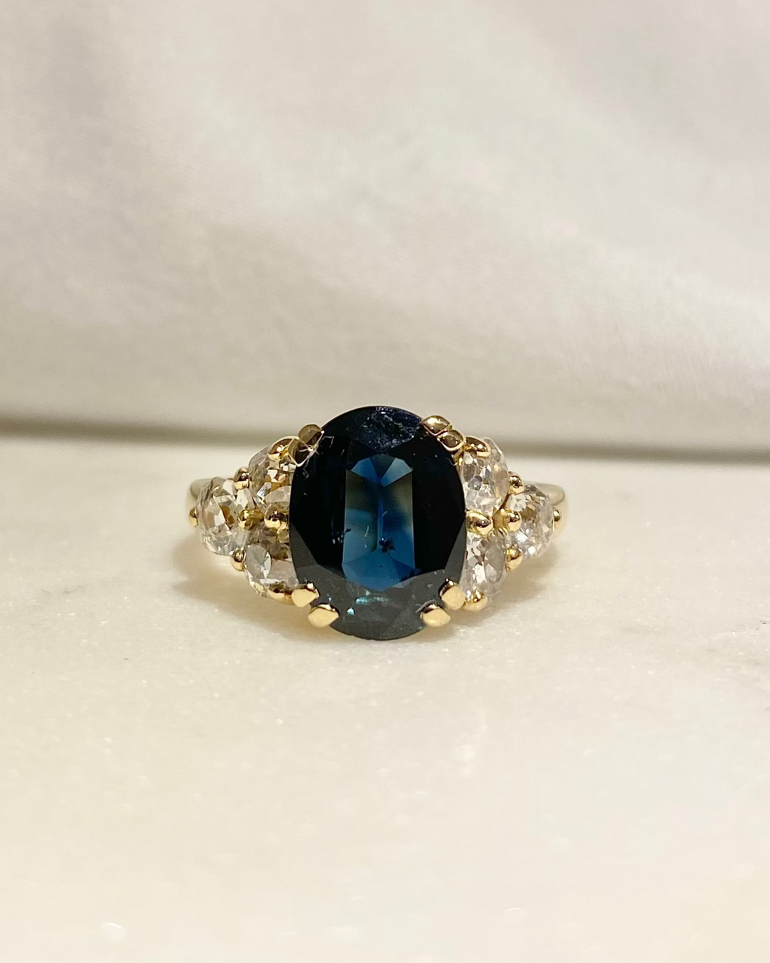 Bague Trilogie Saphir 3.40 carats &amp; Diamants &quot;Erika&quot;