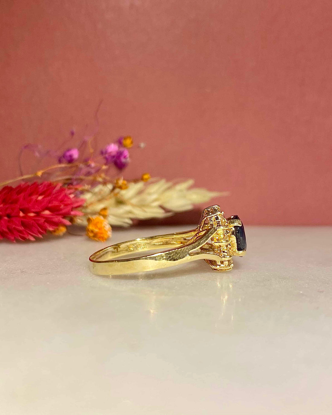 Bague Marguerite Saphir 0.75 Carat &amp; 12 Diamants &quot;Julia&quot;