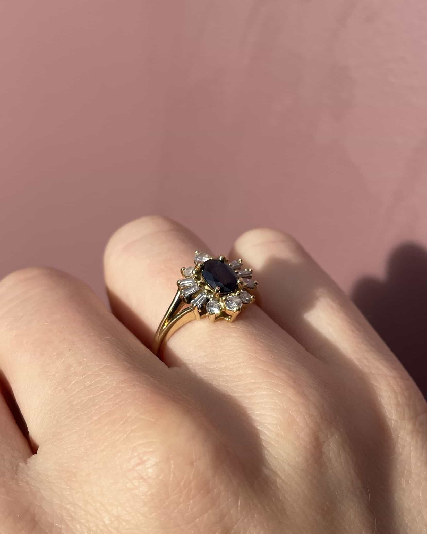Bague Marguerite Saphir 0.75 Carat &amp; Diamants 0.52 carat "Suzanne" - Elliade Paris