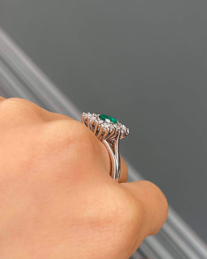 Bague Marguerite Émeraude &amp; Diamants 0.70 carat &quot;Lucile&quot;