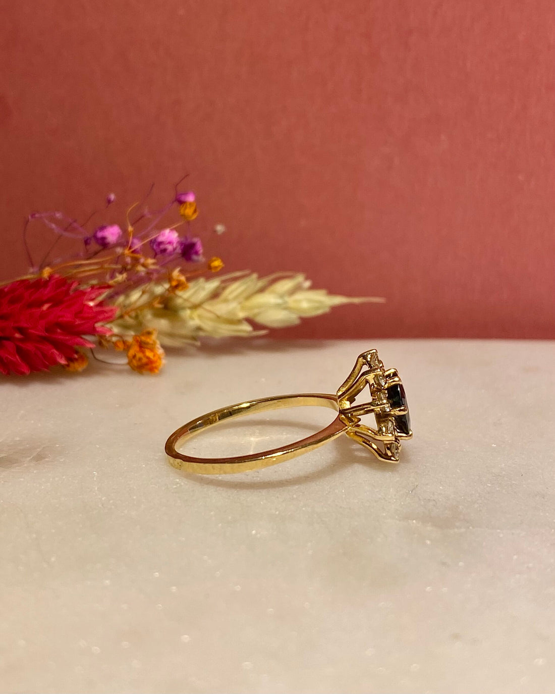 Bague Marguerite Saphir 0.90 Carat &amp; Diamants &quot;Ronnie&quot;